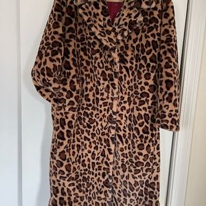 Womens Faux Fur leopard long coat. Size small with snap closures and side pocket